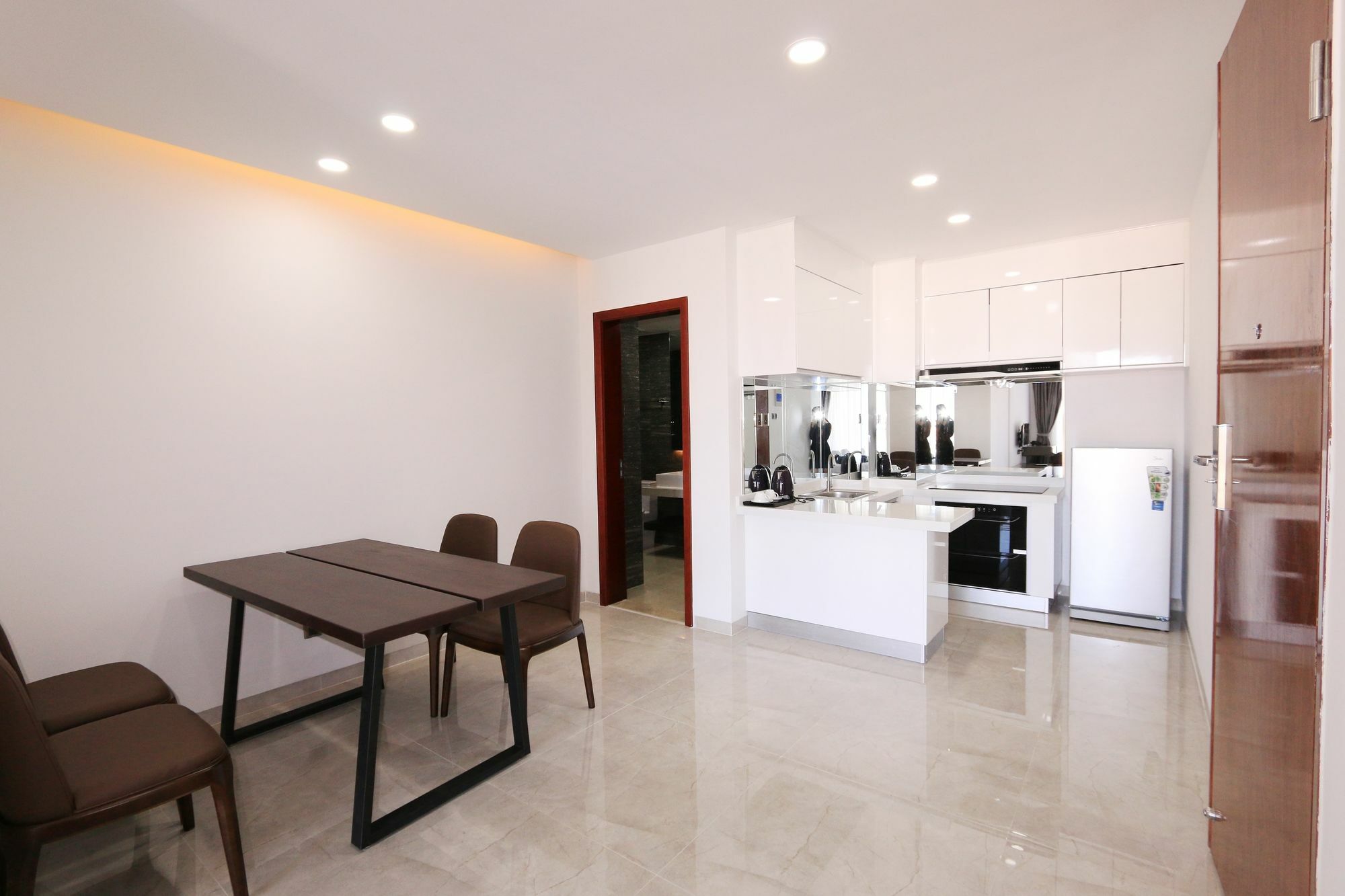 Eastland Hotel & Apartment Phnom Penh Exterior foto
