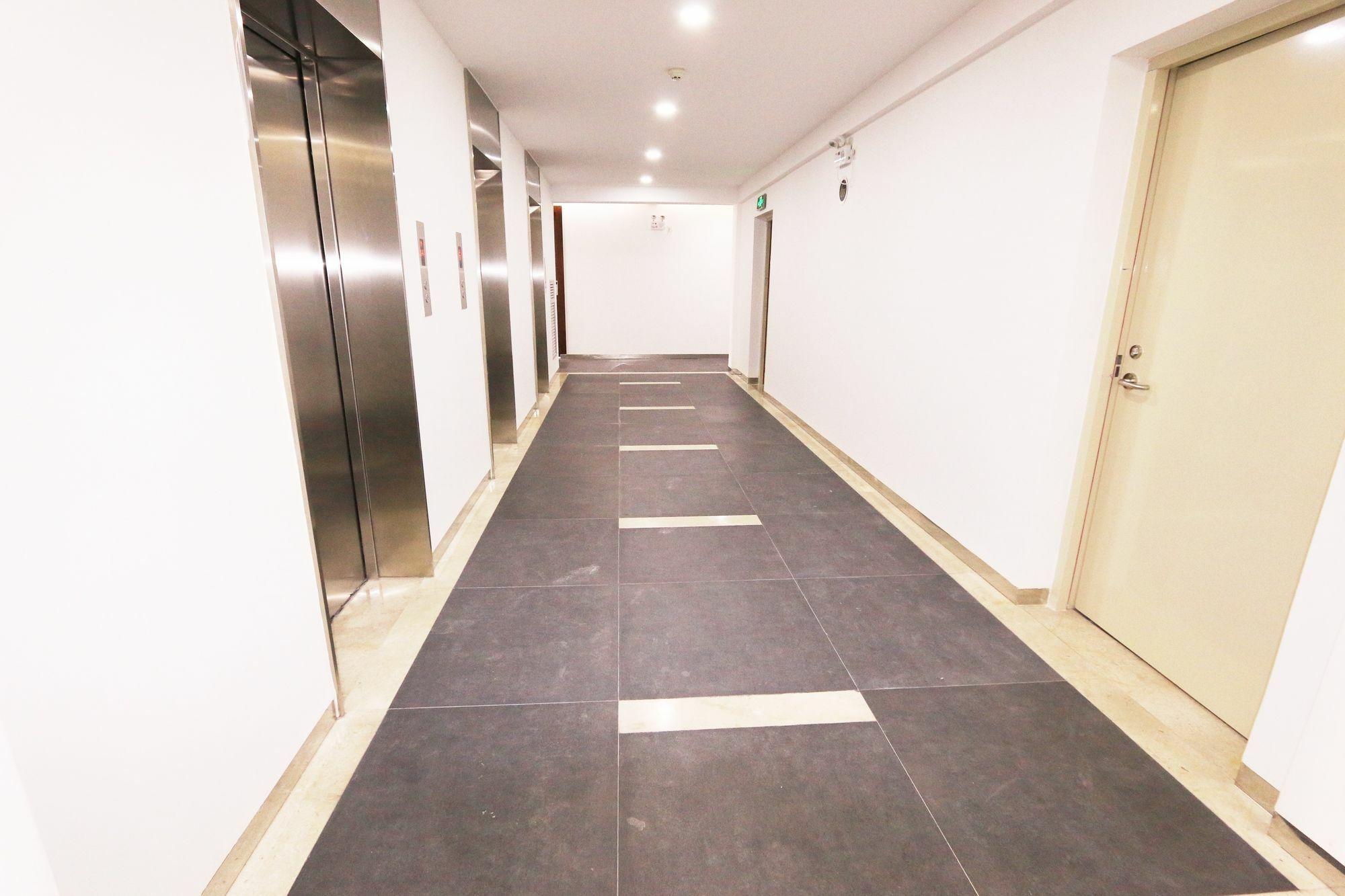Eastland Hotel & Apartment Phnom Penh Exterior foto